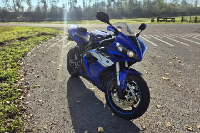 Yamaha YZF-R1 (2004) thumbnail 1