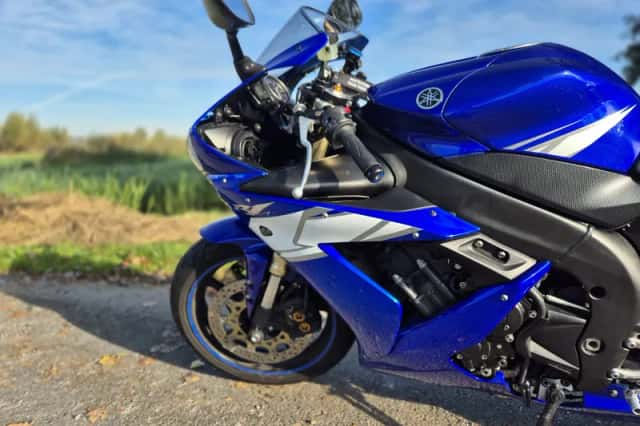 Yamaha YZF-R1 (2004) thumbnail 6