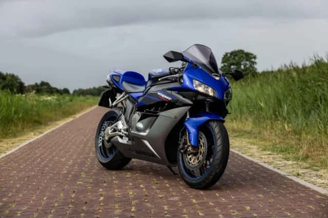 Honda CBR 1000 RR Fireblade (2006) thumbnail 1