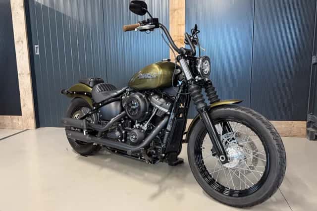 Harley-Davidson Street Bob (2017) thumbnail 2