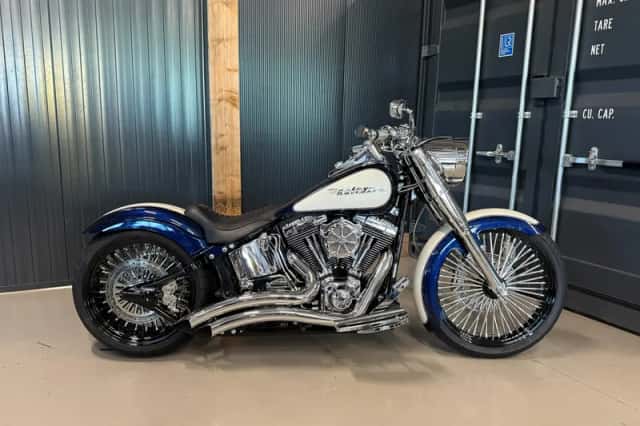 Harley-Davidson Softail Custom (2004) thumbnail 1