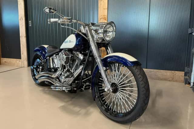 Harley-Davidson Softail Custom (2004) thumbnail 2