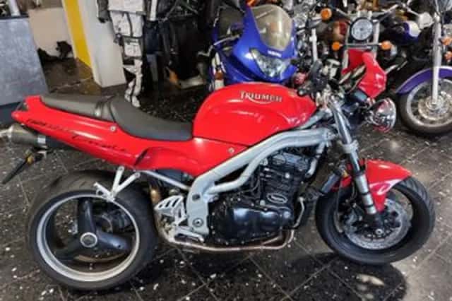Triumph T509 Speed Triple (1998) thumbnail 1