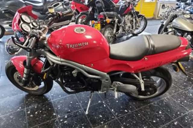 Triumph T509 Speed Triple (1998) thumbnail 2