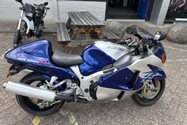 Suzuki GSX1300R (2001) thumbnail 1