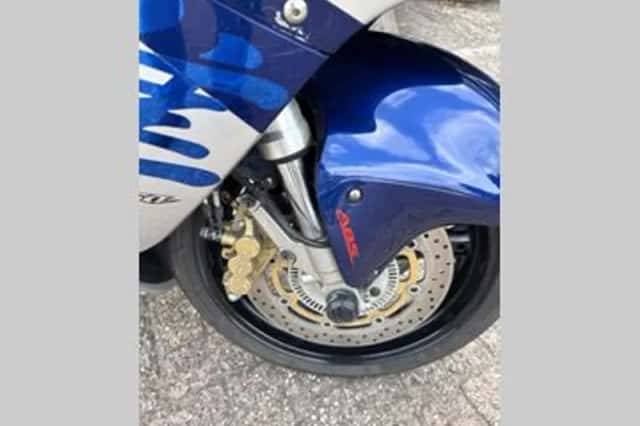 Suzuki GSX1300R (2001) thumbnail 3