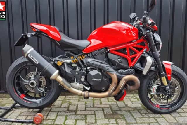 Ducati Monster 1200 R (2016) thumbnail 1