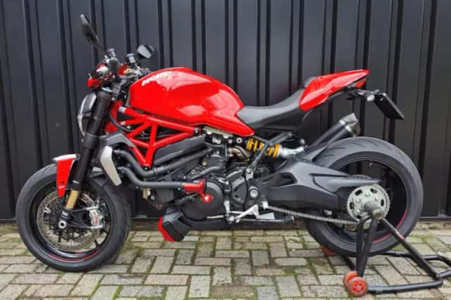 Ducati Monster 1200 R (2016) thumbnail 3