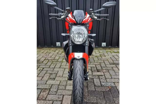 Ducati Monster 1200 R (2016) thumbnail 5