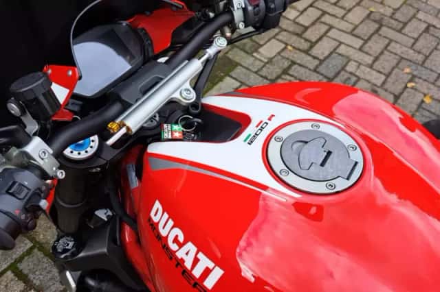 Ducati Monster 1200 R (2016) thumbnail 6