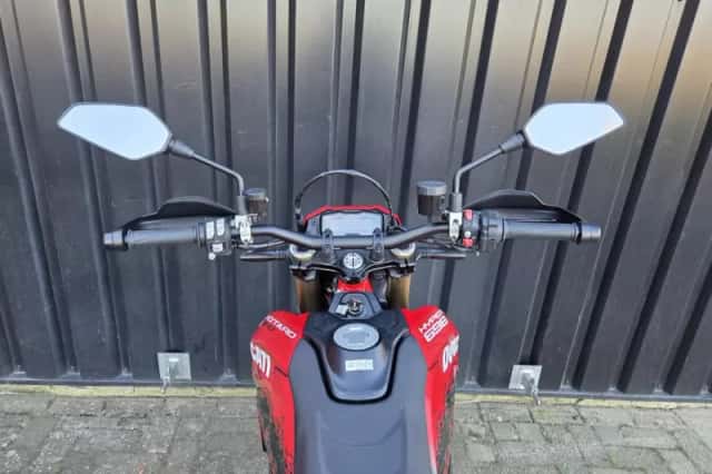 Ducati Hypermotard 698 Mono (2024) thumbnail 6