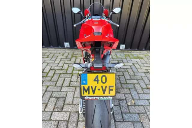 Ducati Panigale V4S (2024) thumbnail 4