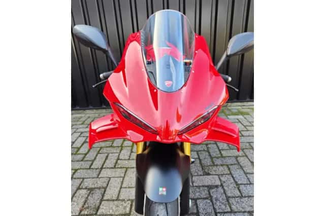 Ducati Panigale V4S (2024) thumbnail 5