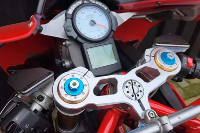 Ducati 999 S (2005) thumbnail 4