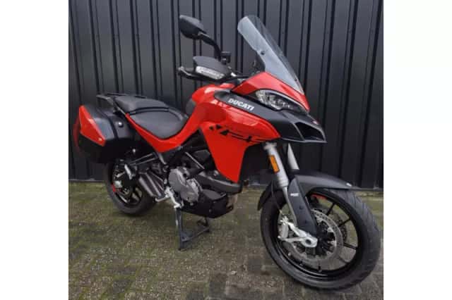 Ducati Multistrada V2 S (2023) thumbnail 2