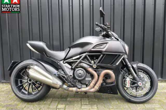 Ducati Diavel Dark (2016) thumbnail 1