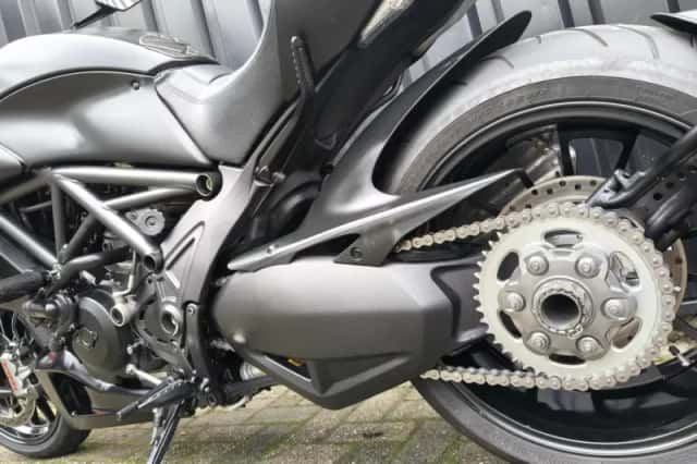 Ducati Diavel Dark (2016) thumbnail 6