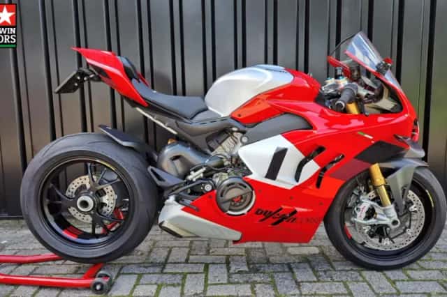 Ducati Panigale V4 R (2023) thumbnail 1