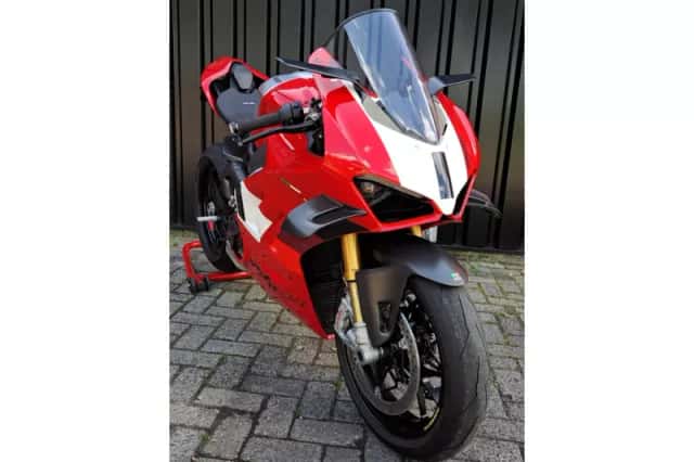 Ducati Panigale V4 R (2023) thumbnail 2