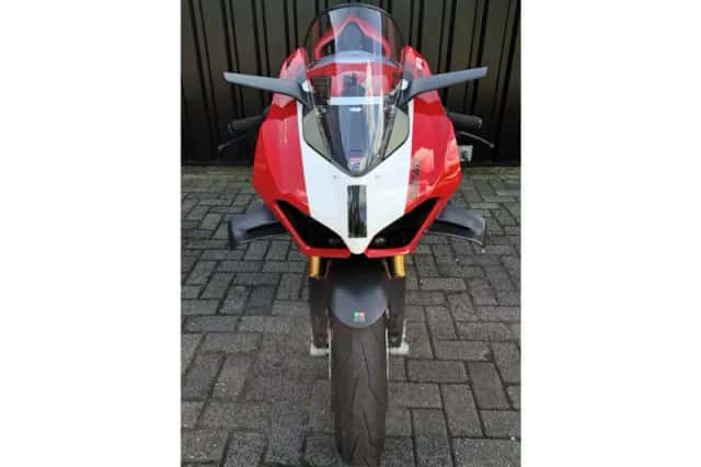 Ducati Panigale V4 R (2023) thumbnail 4