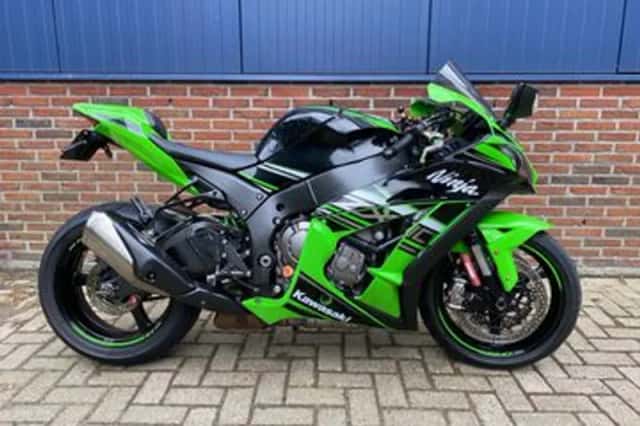 Kawasaki ZX-10R (2017) thumbnail 1