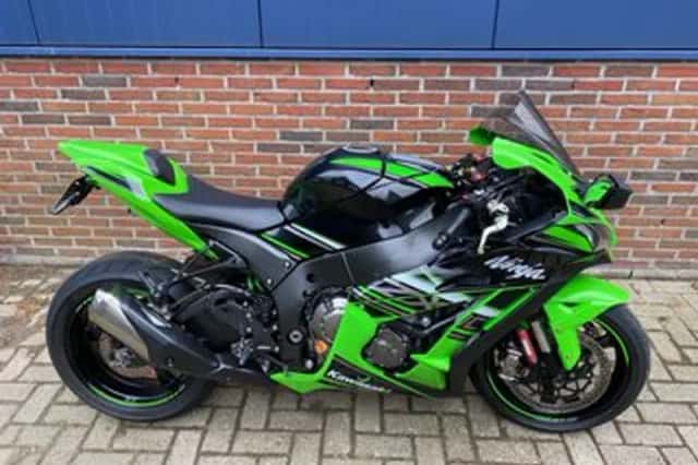Kawasaki ZX-10R (2017) thumbnail 2