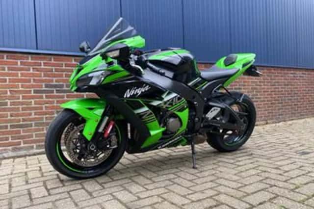 Kawasaki ZX-10R (2017) thumbnail 5