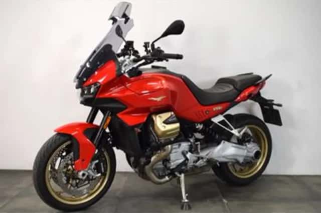 Moto Guzzi V100 Mandello (2023) thumbnail 1