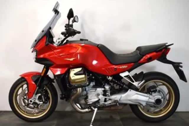 Moto Guzzi V100 Mandello (2023) thumbnail 2