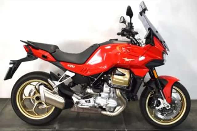 Moto Guzzi V100 Mandello (2023) thumbnail 3