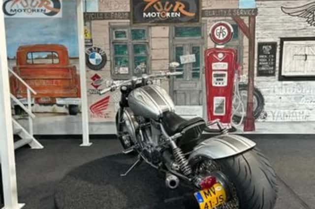 Suzuki VS 1400 Intruder (1992) thumbnail 1
