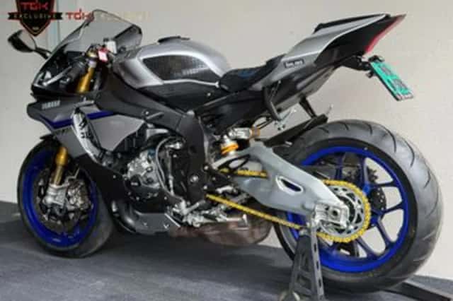 Yamaha R1M (2015) thumbnail 4