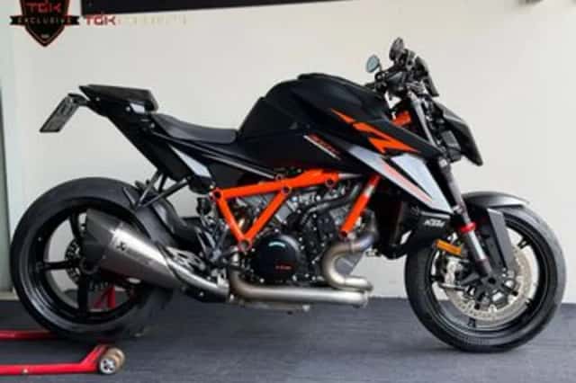 KTM 1390 Super Duke R (2024) thumbnail 2