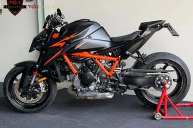 KTM 1390 Super Duke R (2024) thumbnail 5