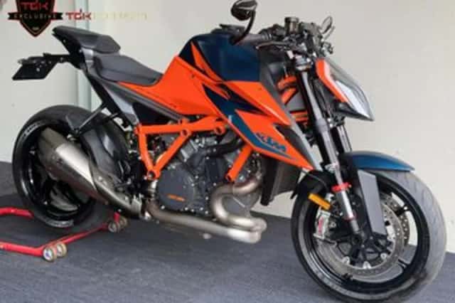KTM 1290 SuperDuke R (2021) thumbnail 1