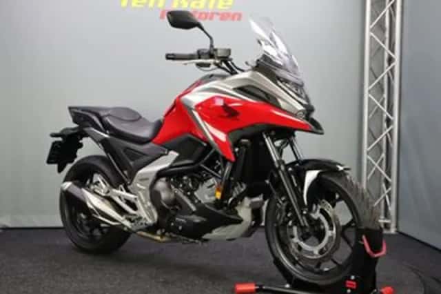 Honda NC750X (2022) thumbnail 2