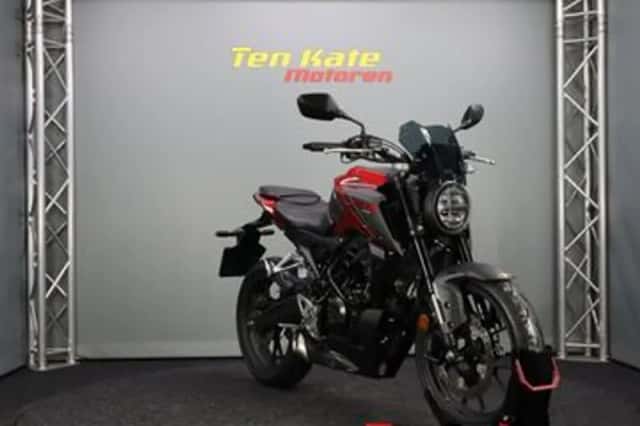 Honda CB125R (2024) thumbnail 2