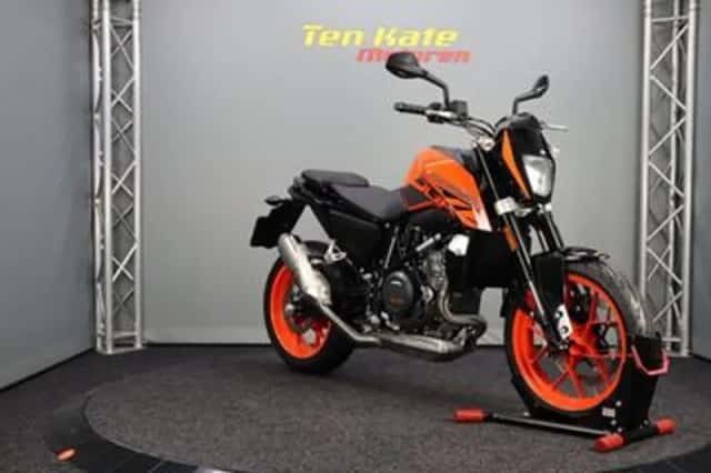 KTM 690 Duke (2018) thumbnail 2