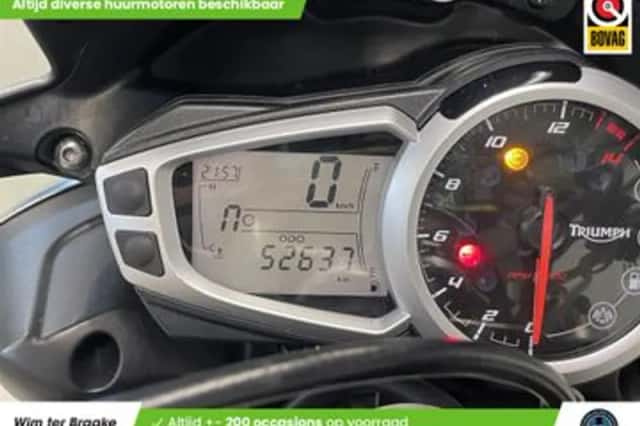Triumph Street Triple (2014) thumbnail 2