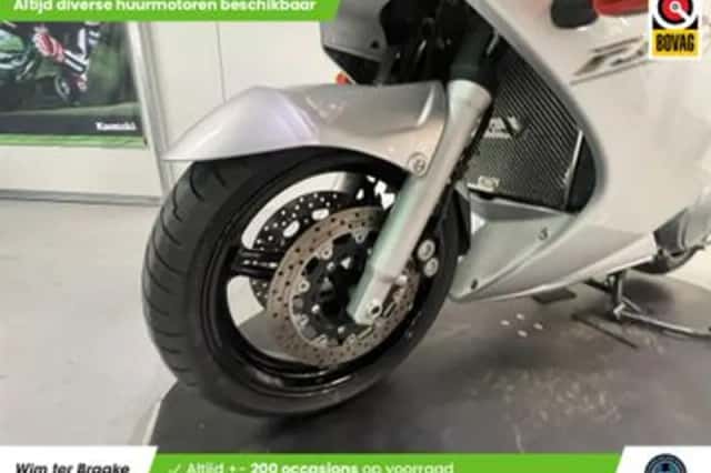 Yamaha FJR1300 (2001) thumbnail 4