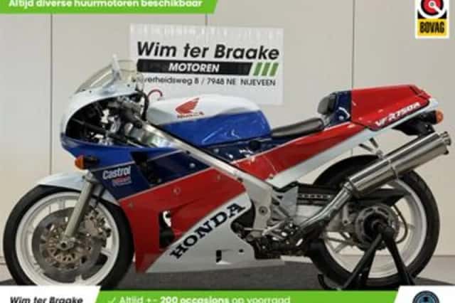 Honda VFR 750R RC30 (1991) thumbnail 4