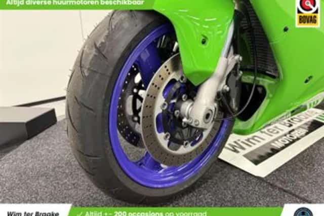 Kawasaki ZX 7 RR (1997) thumbnail 5