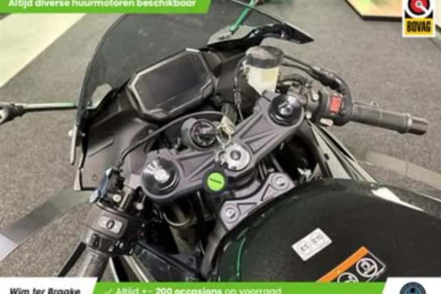 Kawasaki ZX-6R (2026) thumbnail 2