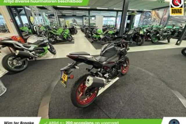 Kawasaki Z 500 SE (2024) thumbnail 3
