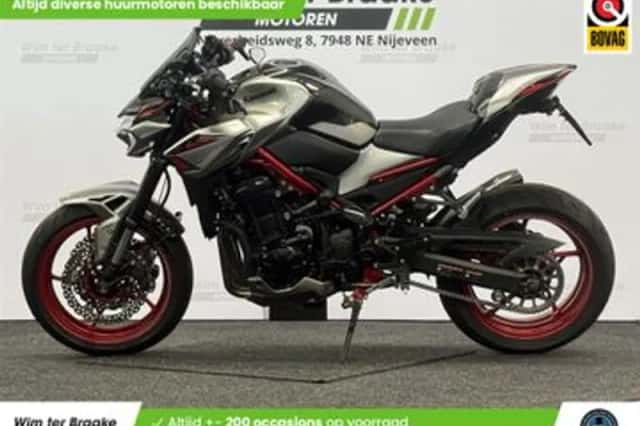 Kawasaki Z900 (2024) thumbnail 4