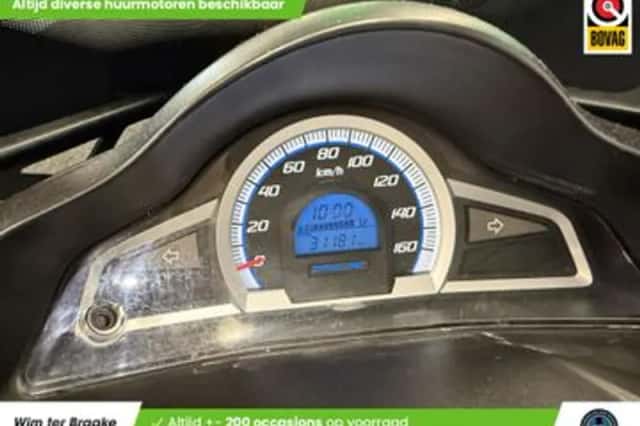 Honda PCX 150 (2016) thumbnail 2