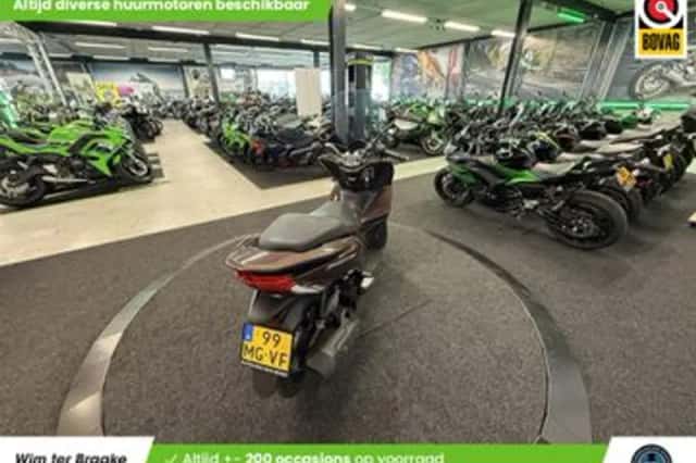 Honda PCX 150 (2016) thumbnail 3