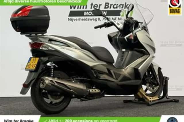 Kawasaki J 300 (2014) thumbnail 3