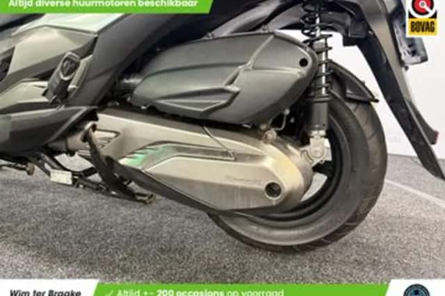 Kawasaki J 300 (2014) thumbnail 6