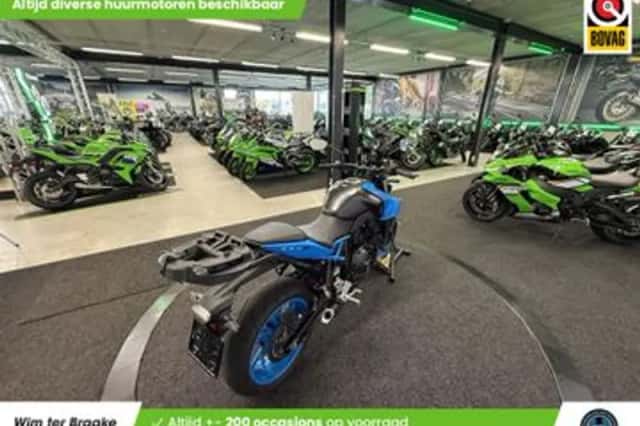 Suzuki GSX-8S (2024) thumbnail 3